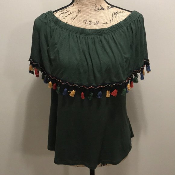 {Pebble & Stone} Green Tassel Off Shoulder Top - Picture 2 of 6